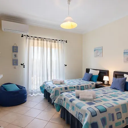 J R Dream House Apartment