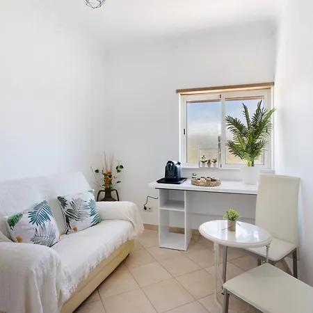 J R Dream House Apartment