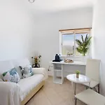 J R Dream House וילה