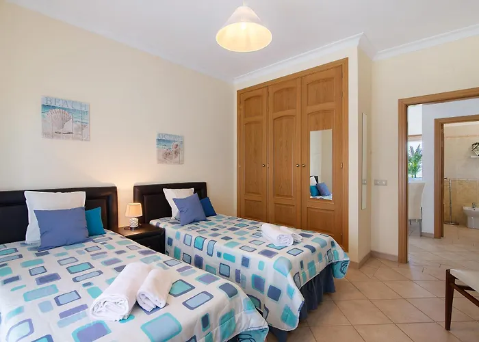 J R Dream House Quarteira